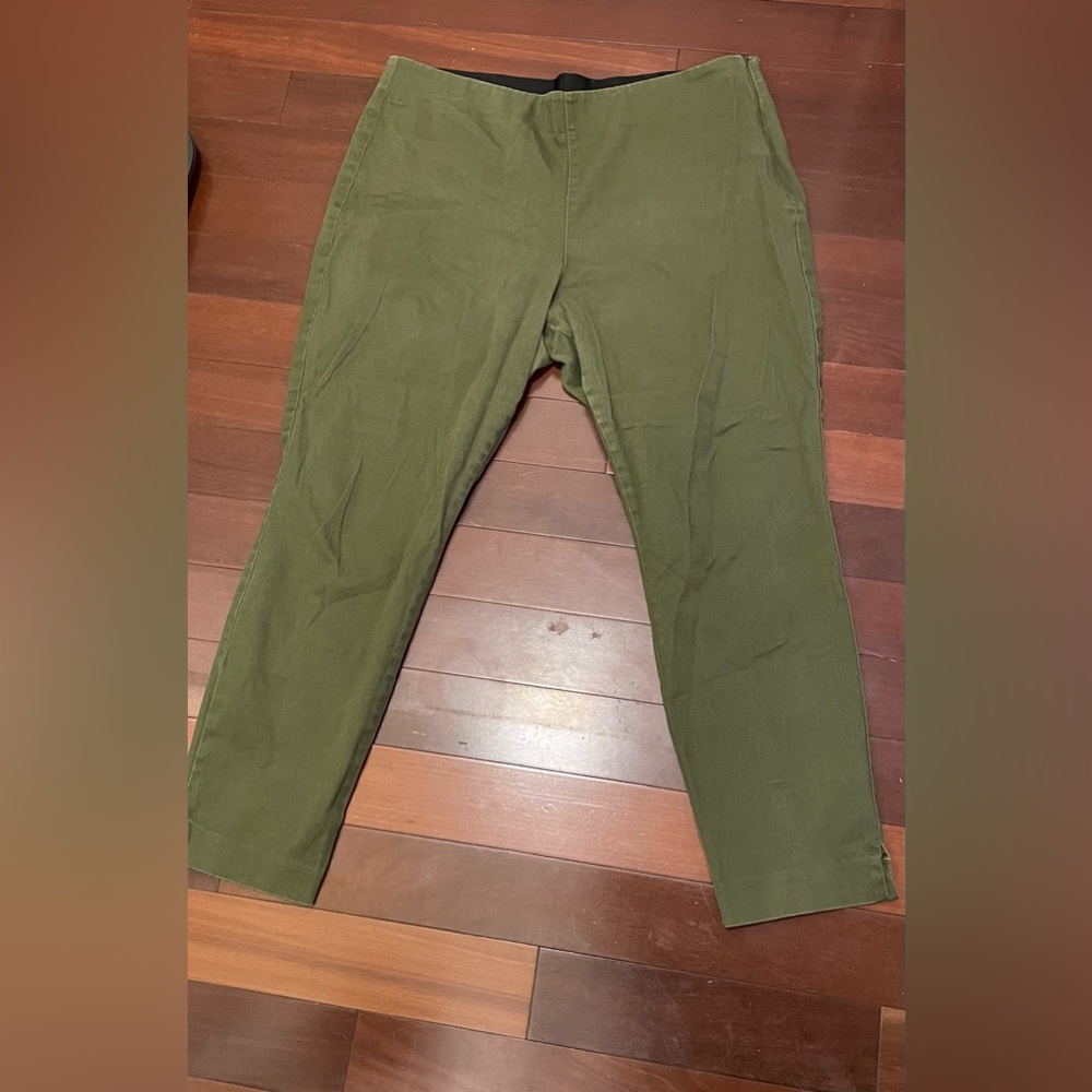Old Navy Women’s Forest Green Ankle Pants.